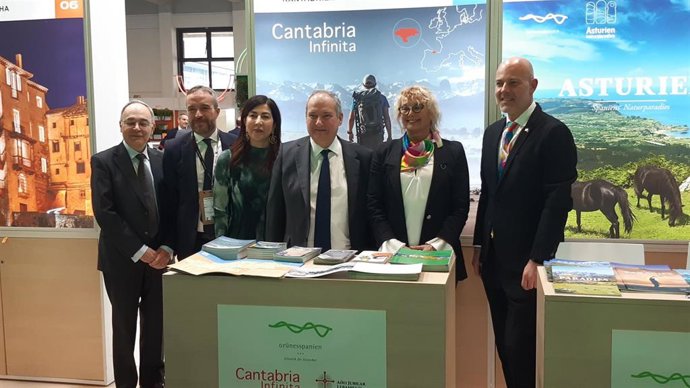 El ministro de Industria y Turismo, Jordi Hereu, se ha interesado por la presencia cántabra en la ITB de Berlín, a cuya inauguración también ha participado la consejera de Cultura, Eva Guillermina Fernández