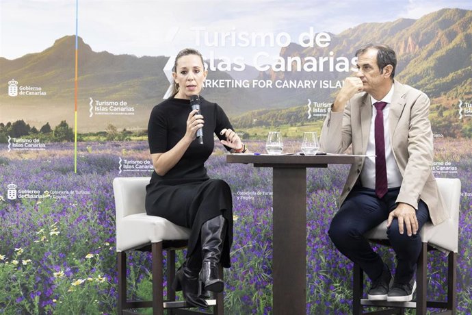La consejera de Turismo y Empleo del Gobierno de Canarias, Jéssica de León, junto con el director gerente de Turismo de Islas Canarias, José Juan Lorenzo