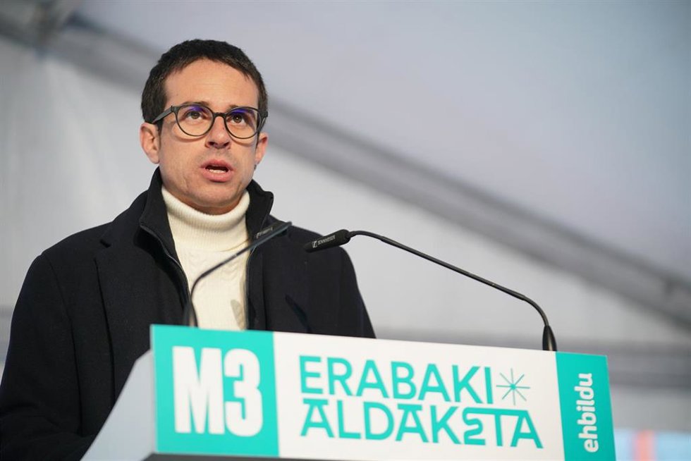 El candidato a Lehendakari de EH Bildu, Pello Otxandiano, en un acto en VItoria-Gasteiz