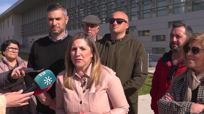 Irene García atiende a la prensa en El Puerto.