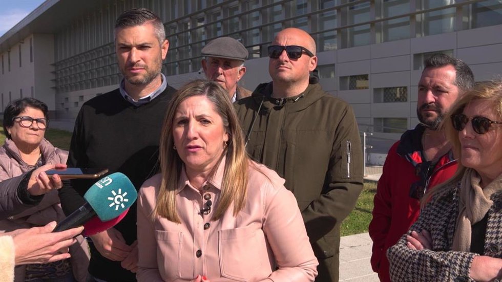 Irene García atiende a la prensa en El Puerto.