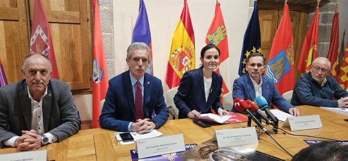 Un momento de la presentación de la Semana Santa abulense.