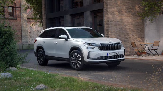 El nuevo Skoda Kodiaq, disponible en cinco motorizaciones, ya está en el mercado desde los 44.300 euros.