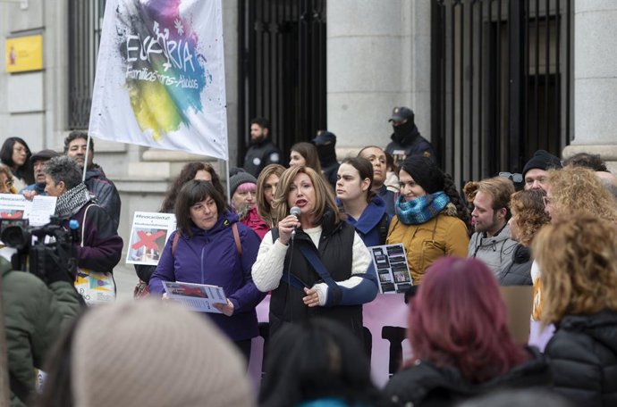 Archivo - Arxiu - L'activista i presidenta de la Federació Plataforma Trans, Mar Cambrollé, intervé durant una concentració convocada per la Federació Plataforma Trans, enfront del Ministeri d'Igualtat, a 9 de gener del 2024, a Madrid (Espanya).