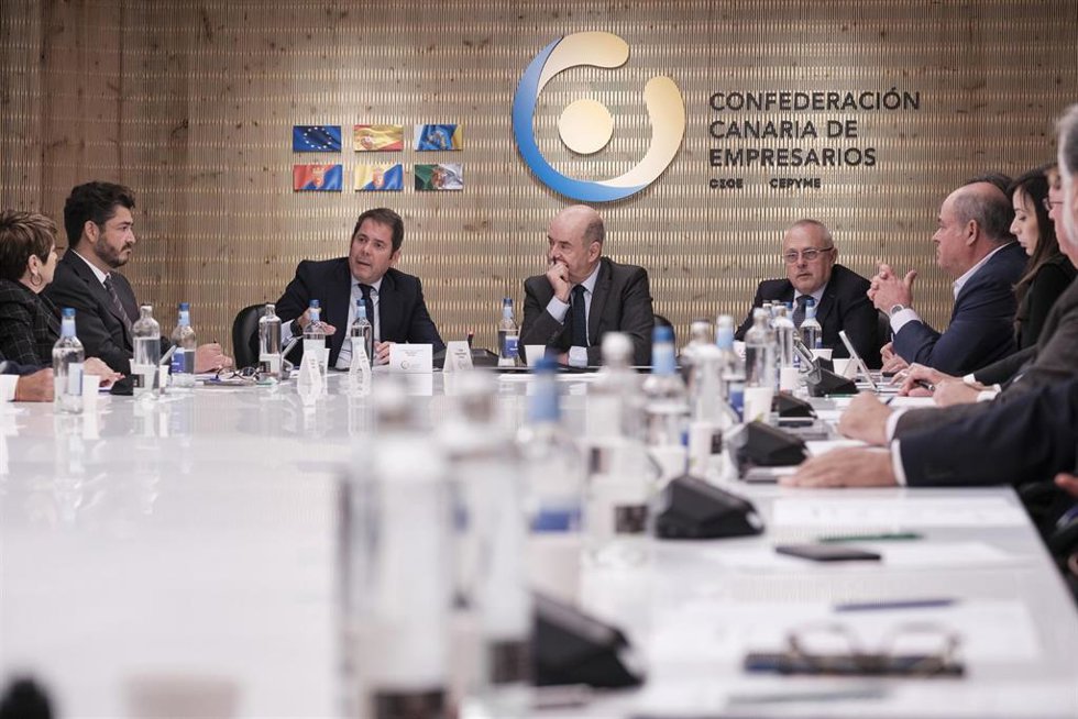El presidente de la Confederación Española de la Pequeña y Mediana Empresa, CEPYME, Gerardo Cuerva, y su secretario general, Luis Aribayos Mínguez, visitaron este martes la sede de la Confederación Canaria de Empresarios