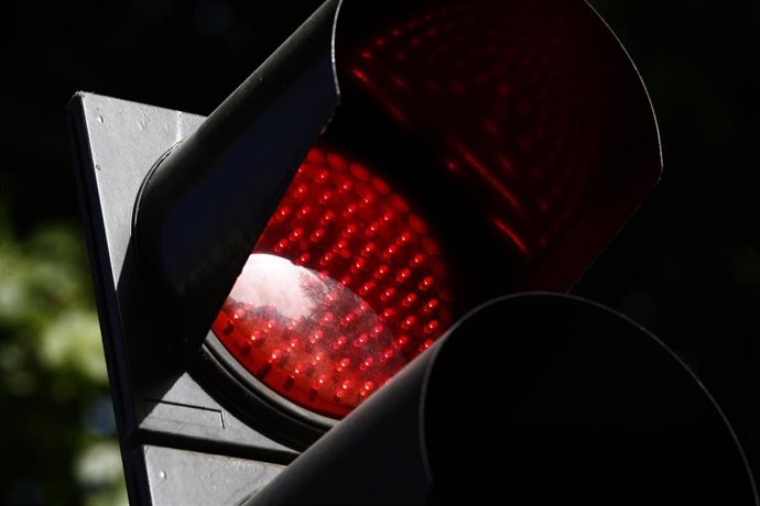 Archivo - Semáforo en rojo.