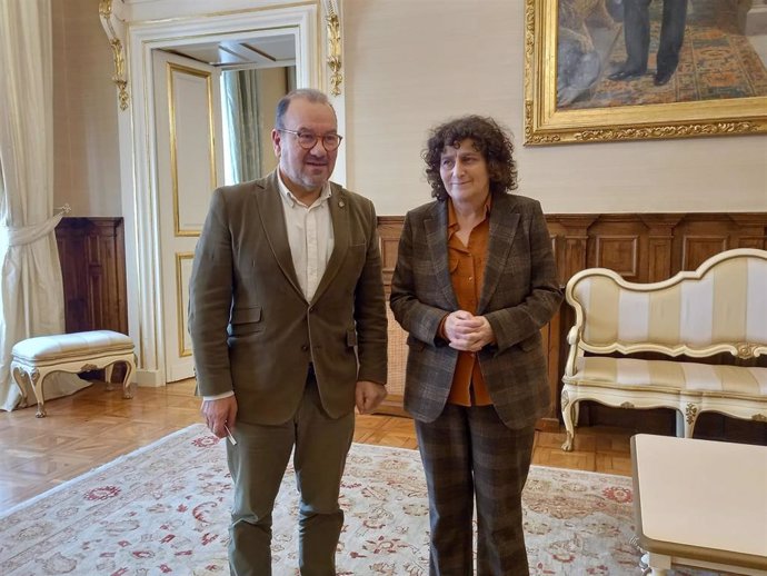 El rector de la USC, Antonio López, y la alcaldesa de Santiago, Goretti Sanmartín.