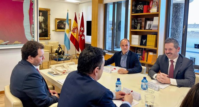 Imagen de la reunión entre la delegación cultural argentina y de la Comunidad de Madrid en la sede de la Consejería.