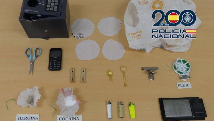 Detingut un home en ser sorprès amb droga oculta a l'interior d'una caixa forta a Gandia