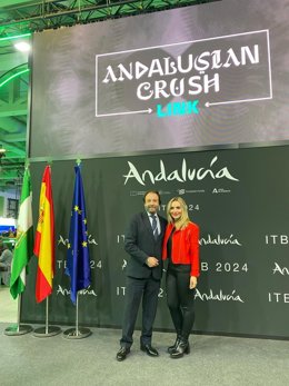 El delegado de Turismo del Ayuntamiento de Córdoba, Daniel García Ibarrola, y la diputada provincial del ramo, Narci Ruiz.