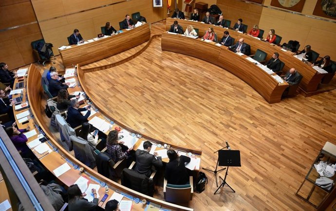Archivo - Arxiu- Imatge d'arxiu de la corporació local de Valncia durant un ple del consistori celebrat a la Diputació de Valencia.