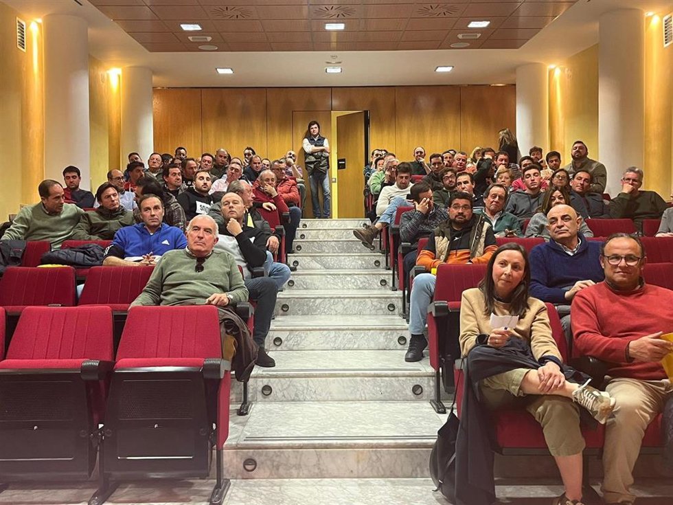 Reunión sobre el plan contra la tuberculosis de Unión por la Ganadería de Salamanca