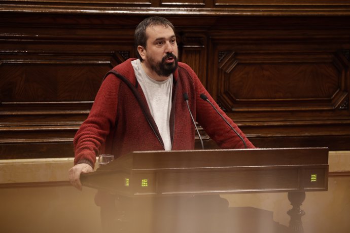 El diputat de la CUP Dani Cornellà, intervé en el ple sobre agricultura en el Parlament