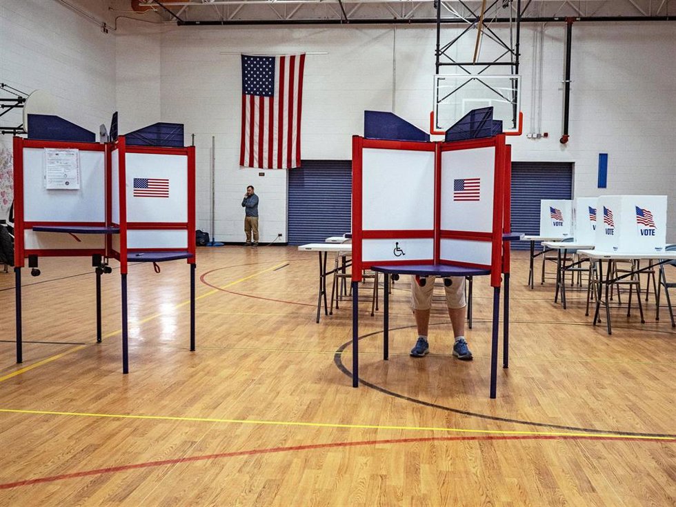 Centro de votación para las primarias de EEUU en el estado de Virginia