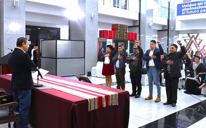 El presidente de Bolivia, Luis Arce, toma posesión de sus nuevos ministros