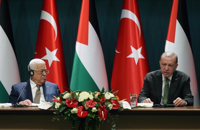 ANKARA, March 6, 2024  -- Turkish President Recep Tayyip Erdogan (R) and Palestinian President Mahmoud Abbas attend a joint press conference after their meeting in Ankara, Trkiye, March 5, 2024. Trkiye is ready to assume its responsibilities within th