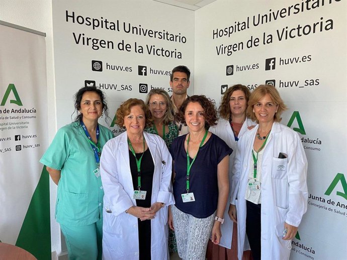 Equipo multidisciplinar del Hospital Clínico de Málaga que aplica con éxito un programa de rehabilitación preventiva para mujeres operadas de cáncer de mama