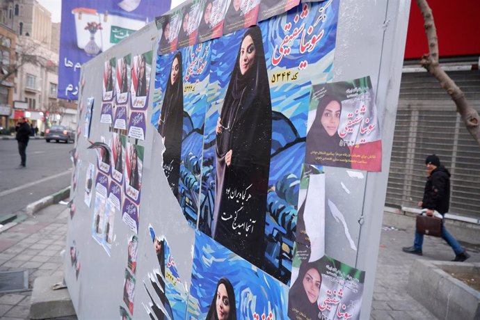 Carteles electorales para las elecciones legislativas en Irán