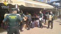 La Guardia Civil interviene unas 775 prendas y artículos falsificados en dos tiendas de Fuerteventura