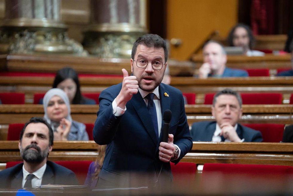 El presidente de la Generalitat, Pere Aragons, en la sesión de control en el pleno del Parlament