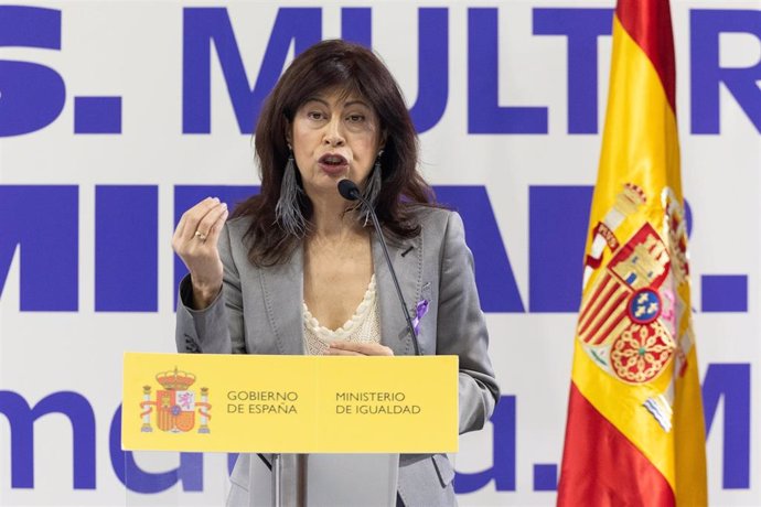 La ministra de igualdad, Ana Redondo, presenta en rueda de prensa la campaña institucional con motivo del 8M, en la sede del Ministerio, a 6 de marzo de 2024, en Madrid (España). Durante la rueda, la ministra ha llamado a todas las mujeres a manifestarse 