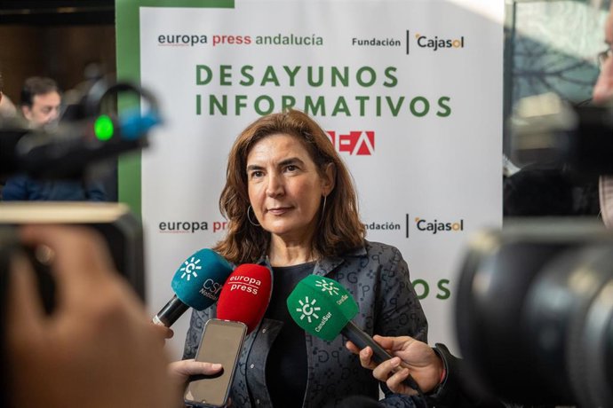 Archivo - La consejera de Empleo, Empresa y Trabajo Autónomo de la Junta de Andalucía, Rocío Blanco.