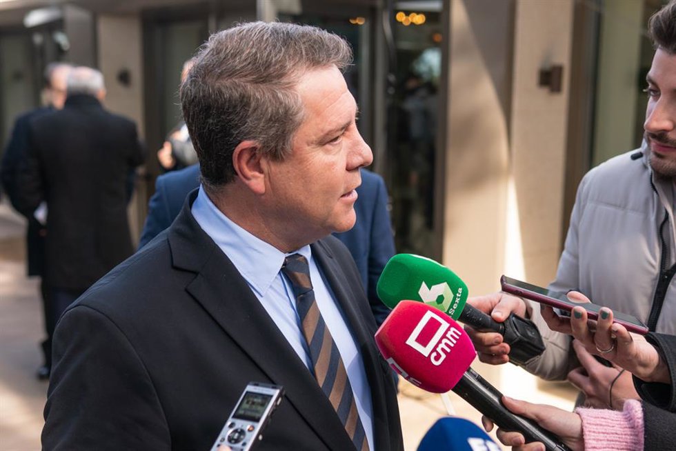 Wl presidente de Castilla-La Mancha, Emiliano García-Page, atiende a los medios tras participar en el III Foro Económico Español de Castilla-La Mancha 'Futuro, innovación y sostenibilidad' que organiza el medio de comunicación El Español.