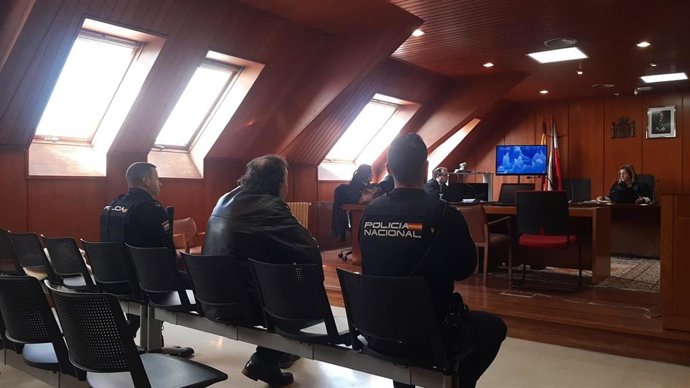 Se reanuda el juicio al acusado de dejar morir a su madre tras ser localizado por la Policía