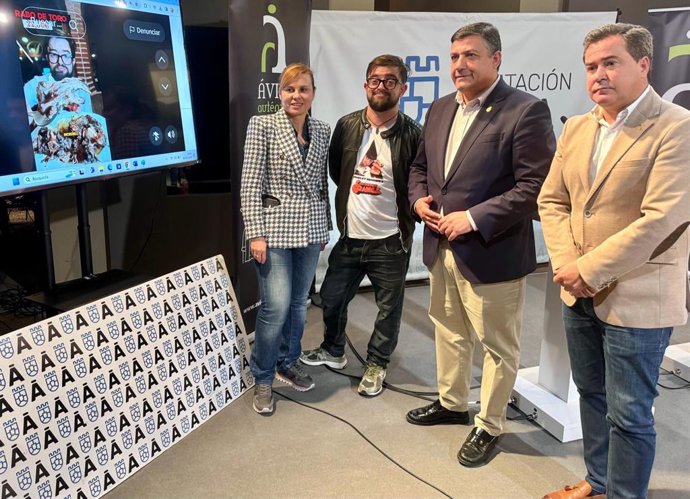 Gemma Rodríguez, directora técnica de Ávila Auténtica; Alfonso Ortega, Cocituber; Carlos GArcía, presidente de Diputación de Ávila: y Jesús Martín, diputado de Desarrollo Rural y Medio Ambiente