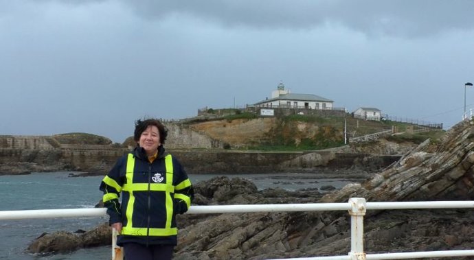 La cartera Rocío Cueto, que trabaja en Tapia de Casariego, protagoniza el nuevo vídeo de Correos.