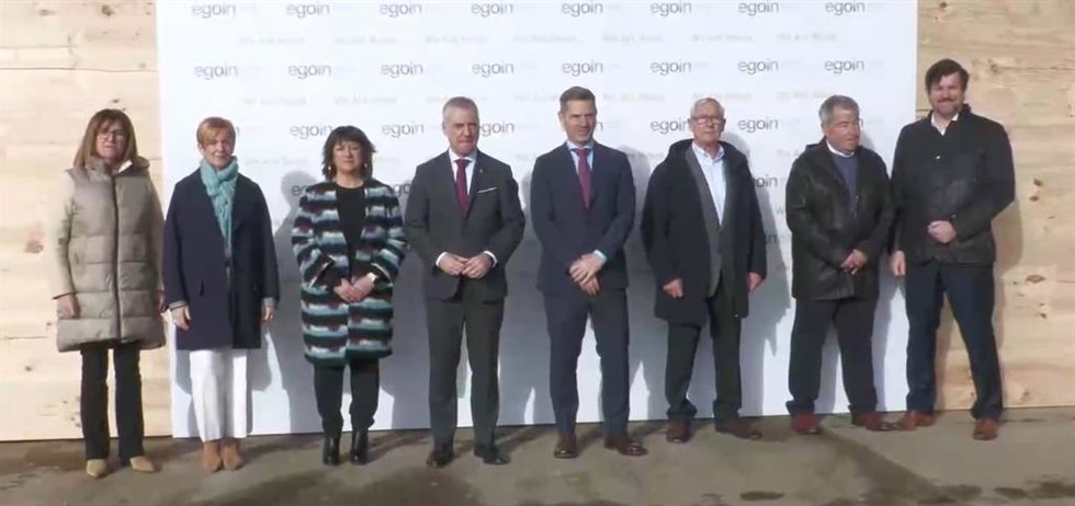 Urkullu ha visitado la nueva planta de Egoin Wood Group en Legutio