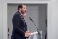 Puente admite que no puede despedir al hermano de Koldo de EMFESA porque solo está investigado y no ha sido condenado