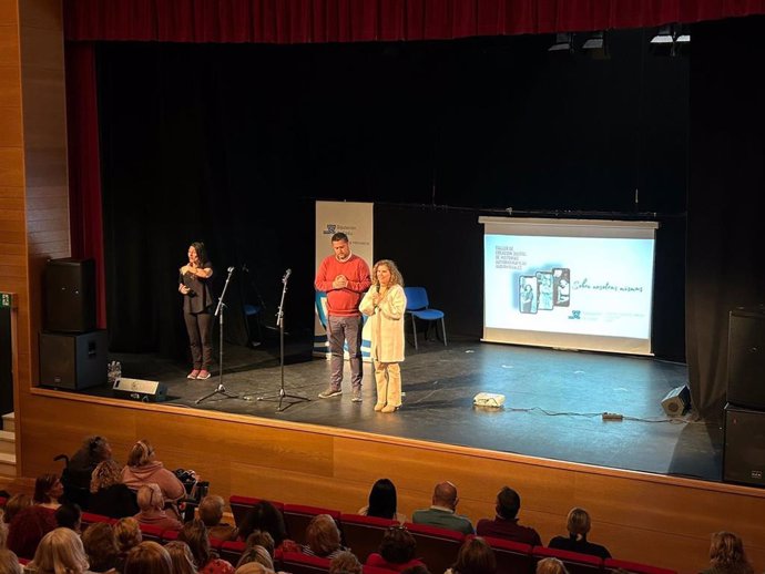 El Teatro Julián Oslé de Guadalcacín acoge un acto por el 8-M de la Diputación de Cádiz