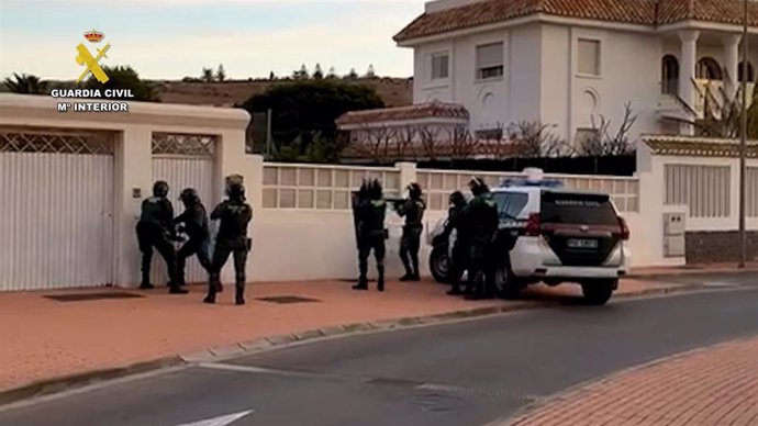 Vivienda en la que se halló la macroplantación de marihuana en El Ejido (Almería)