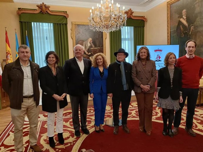 Presentación en el Ayuntamiento de Gijón del concierto solidario del grupo 'Mscles' a favor de la Cocina Económica.