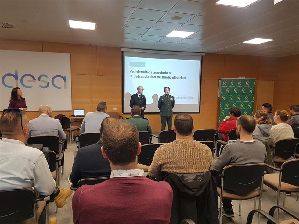 Jornada de intercambio de conocimientos sobre fraude eléctrico entre Guardia Civil y Endesa.