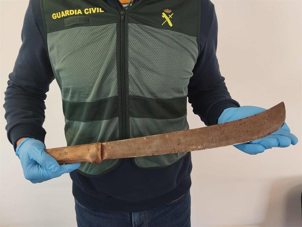 Machete usado por el detenido.