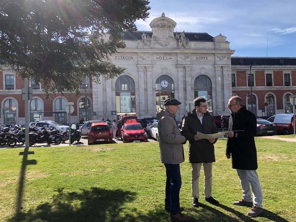 Los concejales del PSOE Pedro Herrero (centro), Alberto Palomino (izda) y Juan Carlos Hernández (dcha).