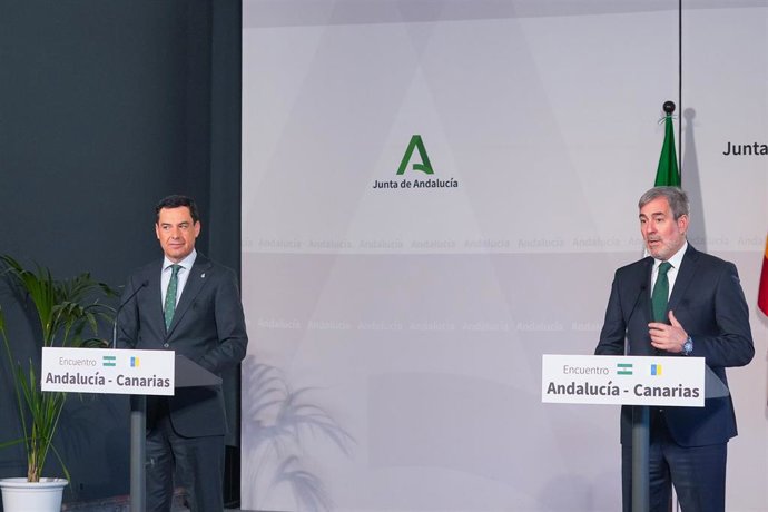El presidente del Gobierno de Canarias, Fernando Clavijo atiende a los medios de comunicación, a 6 de marzo de 2024, en Sevilla, Andalucía (España). El presidente de la Junta de Andalucía, Juanma Moreno, mantiene un encuentro con el presidente del Gobie