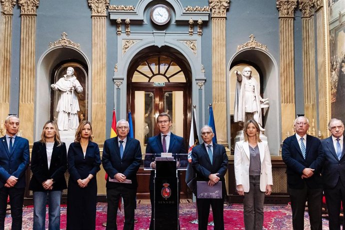 El presidente del Partido Popular, Alberto Núñez Feijóo (c), presenta una iniciativa en la Cámara Alta del Senado, a 29 de febrero de 2024, en Madrid (España). La iniciativa tiene que ver con la restitución de bonificaciones a las empresas que están err