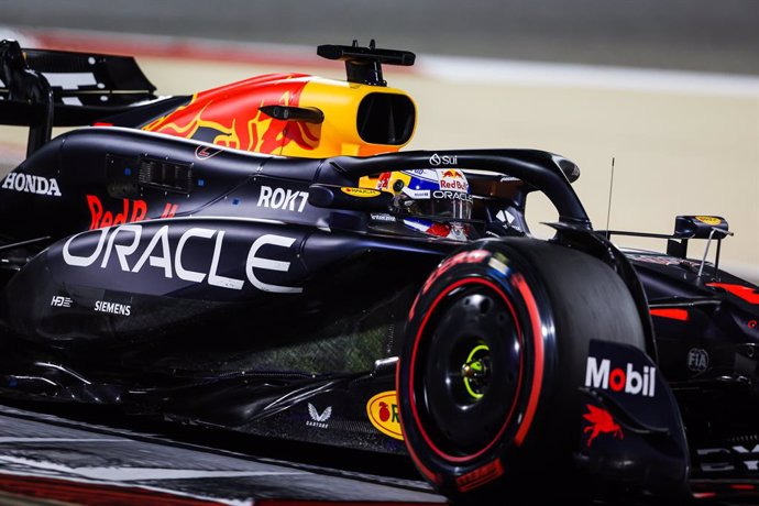 01 VERSTAPPEN Max (nld), Red Bull Racing RB20, action during the Formula 1 Gulf Air Bahrain Grand Prix 2024, 1st round of the 2024 FIA Formula One World Championship from February 29 to March 2, 2024 on the Bahrain International Circuit, in Sakhir, Bahrai