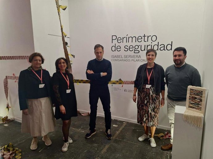 Estand del IEB con la propuesta 'Perímetro de seguridad', de Isabel Servera.