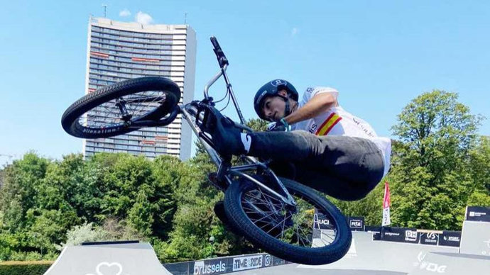La selección española de BMX Freestyle Park trabaja con sus riders de futuro en la ciudad británica de Corby