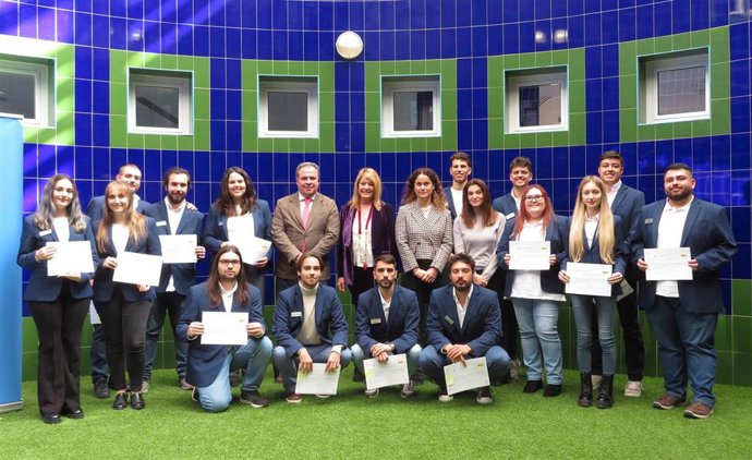 Entrega de diplomas a los alumnos del curso 'Huelva Promoción Turística II'.