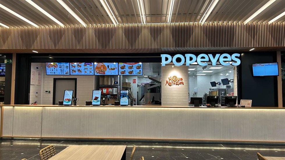 Vallsur culmina su nueva zona de restauración con la apertura de Popeyes