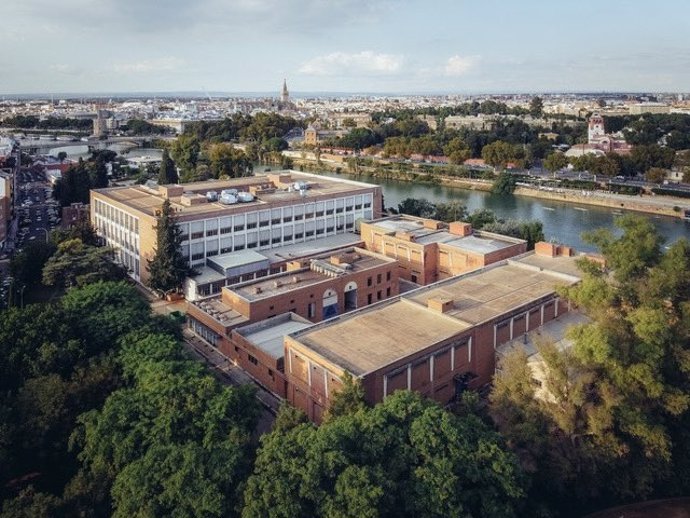 Archivo - Vista aérea del complejo de Altadis en Los Remedios, en Sevilla. Imagen de archivo.