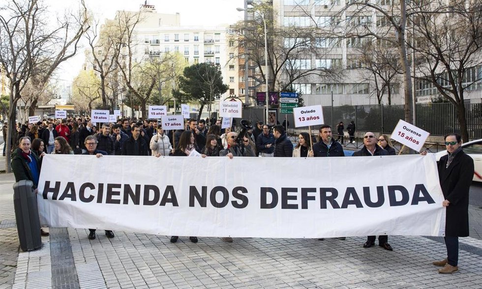 Casi 1900 Técnicos de Hacienda vuelven a manifestarse por su carrera profesional y contra la crisis de movilidad y la mala gestión de Recursos Humanos de la AEAT