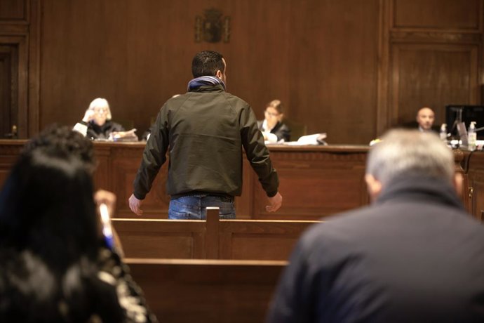 Archivo - El presunto culpable del accidente en el que murieron tres personas en Pontevedra, Alfredo L.R., durante un juicio en la Audiencia Provincial de Pontevedra, a 17 de enero de 2023, en Pontevedra, Galicia (España). 
