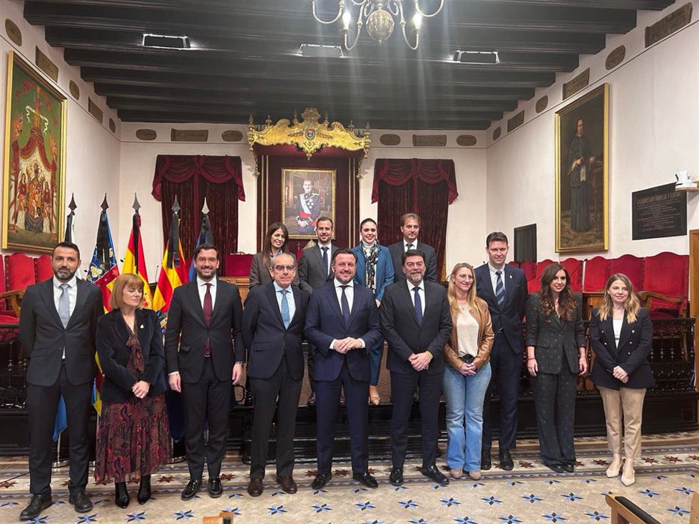 Reunión institucional de los ayuntamientos de Alicante y Elche.