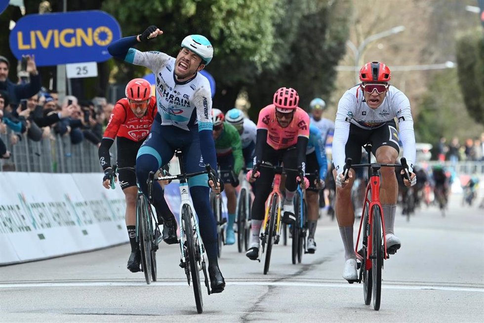 El alemán Phil Bauhaus gana un esprint con caída en la tercera etapa de la Tirreno-Adriático 2024